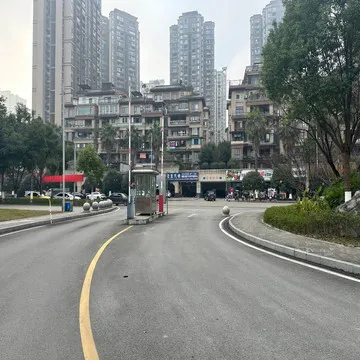 合川东津沱滨江公园停车场