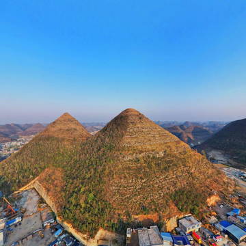 贵州金字塔