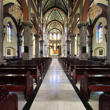 济南洪家楼天主堂室内全景