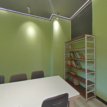 康城12号楼架空层泛会所