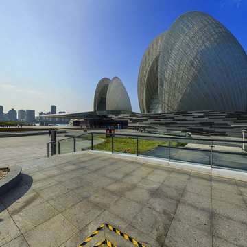 珠海大剧院日月贝奇特建筑造型