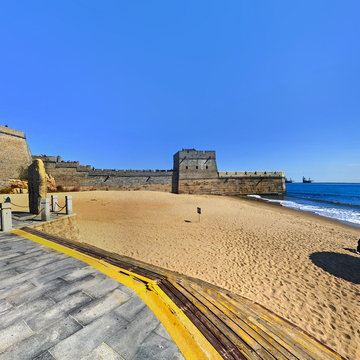 山海关老龙头景区&mdash;&mdash;万里长城犹如一条巨龙探入大海