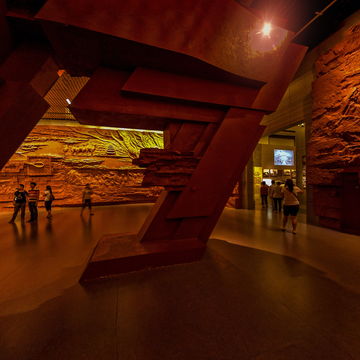 国家博物馆&mdash;&mdash;复兴之路基本陈列展厅大型主题浮雕