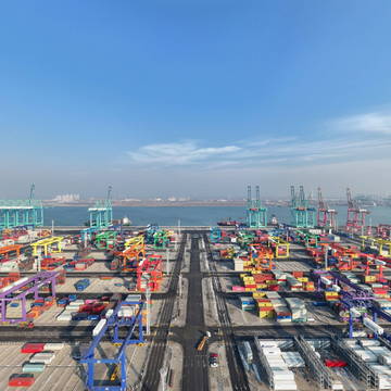 天津港口第二集装箱无人卡车智慧码头