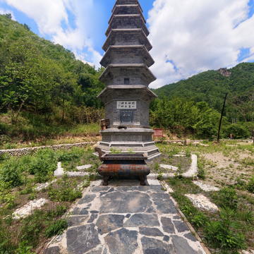 白河镇云岩寺唐自在禅师塔