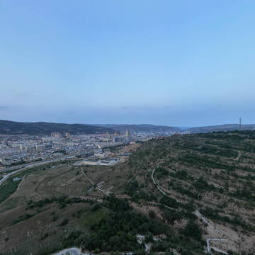 通渭南山看县城全景