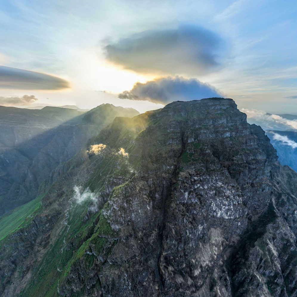 乌蒙山主峰大牯牛寨峰