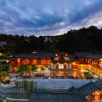 鹤语&middot;千寻民宿