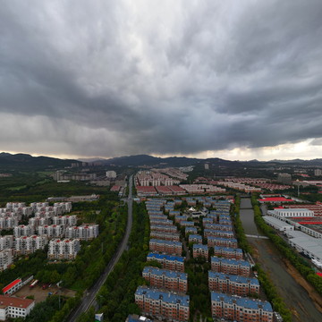 东海日出南山雨