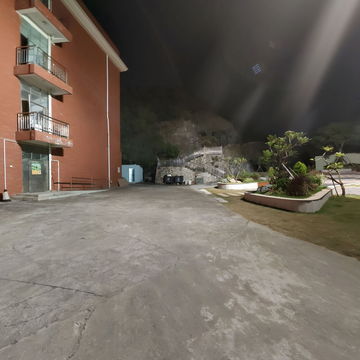 山上宿舍楼全景