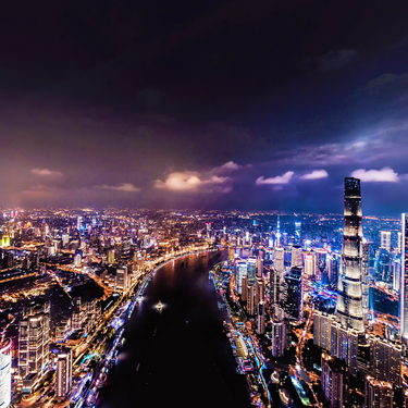 飞越浦江航拍夜上海