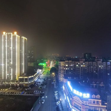 昨天晚上拍的路口