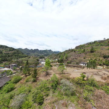 拉峨山挂清