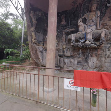 紫安岳县紫竹观音又称水月观音，翘脚观音、东方维纳斯
       紫竹观音，安岳的摩崖石窟堪称古代文化瑰宝，其&ldquo;紫竹观音&rdquo;被英籍作家韩素音女士赞誉为&ldquo;东方维纳斯&rdquo;享誉海内外。紫竹观音位于四川省安岳县石羊镇塔子山上。位于四川安岳县石羊镇的石窟像。
       紫竹观音（安岳石羊镇