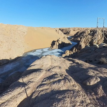 阿拉善大漠天池