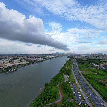 台风后揭阳进贤门大桥的天空