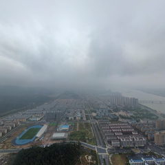 依山旁水的小城