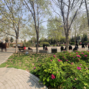 小城市休息晒太阳的公园。