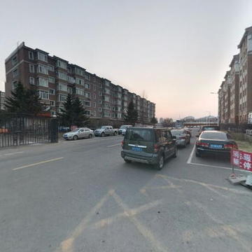 吉林省敦化市鸿德蓝湾南门傍晚全景