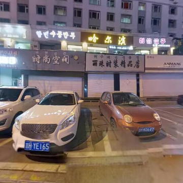 吉林省敦化市民主街哈尔滨剁馅饺子晚上全景