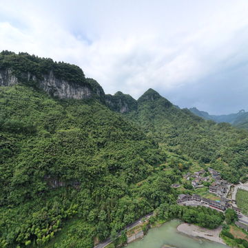 湘西州吉首市坪朗村