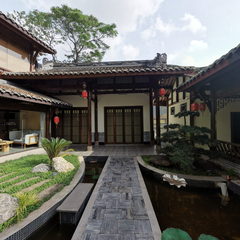 高洞村两棵树民宿庭院