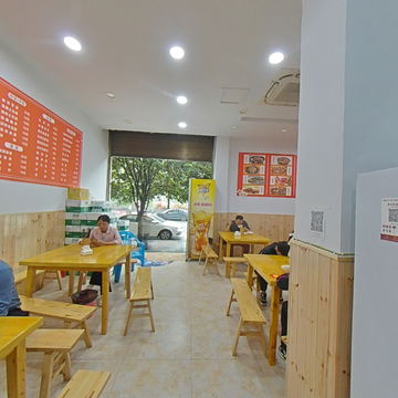 彭水县中业太阳城1-1-4门面（现场门牌为1-1-8）