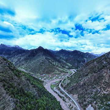 国道317路上的风景