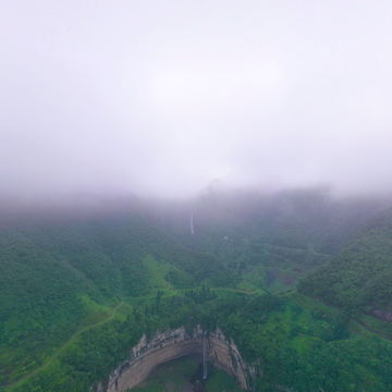 贵州省毕节市纳雍县勺窝镇吊水岩瀑布