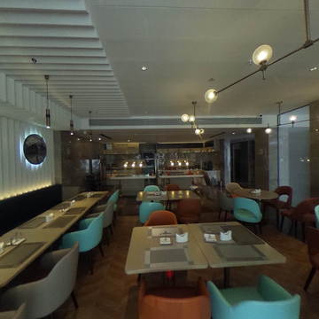 凯里亚德酒店餐厅旅行书吧