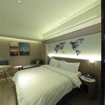 凯里亚德酒店轻享智能大床房无窗