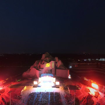 于中新悦朗对面举办的活动