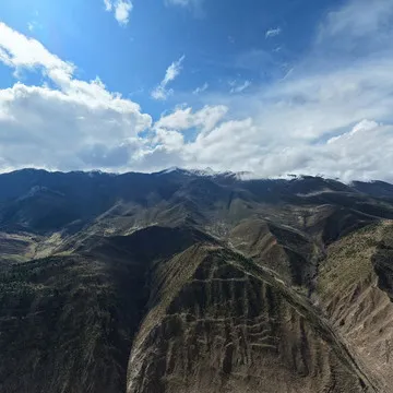 贡嘎山镇上木居村