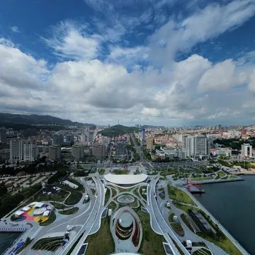 威海至海港湾 海上足球场