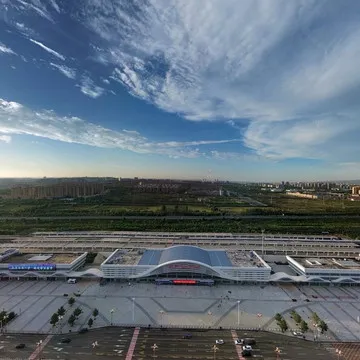 乌兰察布高铁站广场