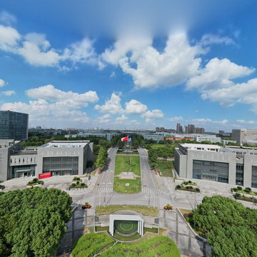 同济大学正门口