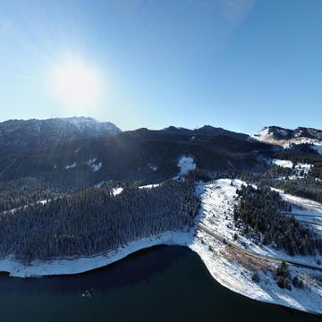 天山天池水上航拍