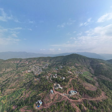 大山里优美的小山村