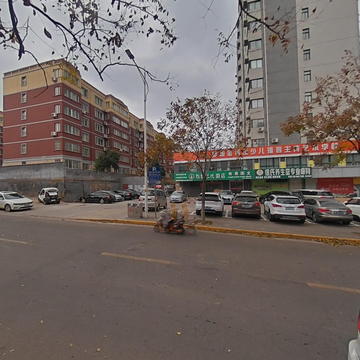 球机照路对面垂直泊位