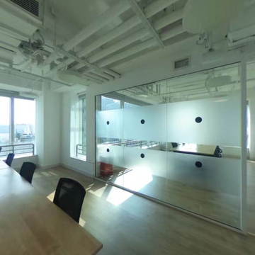 互联网金融中心 精装修带家具 三面采光