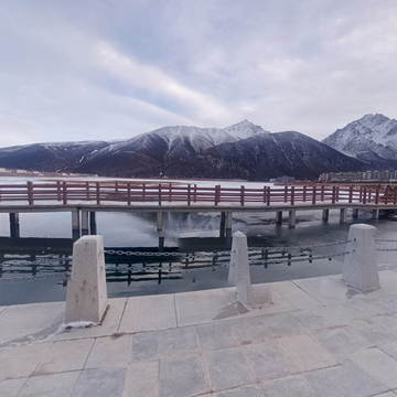 存在很久的白桥