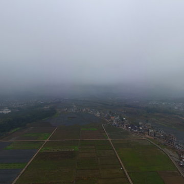 桂岭镇：云雾缭绕绘出春耕美景图