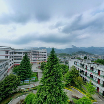 纳雍县龙场中学