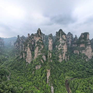张家界核心景区之水绕四门