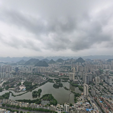 站在山顶，全世界都渺小