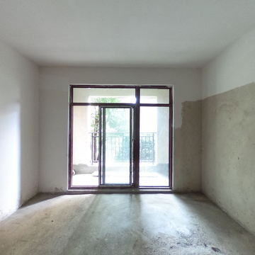 山语城三室一厅一卫毛坯房