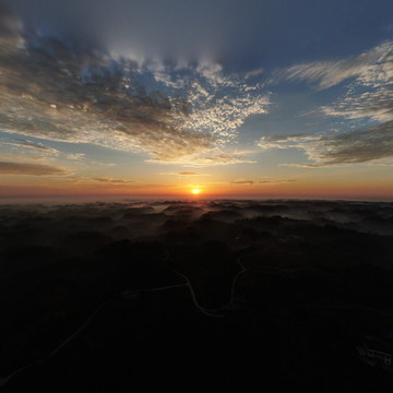 黎明前的第一缕光