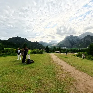 甘肃省甘南州迭部县扎尕那仙女滩合影