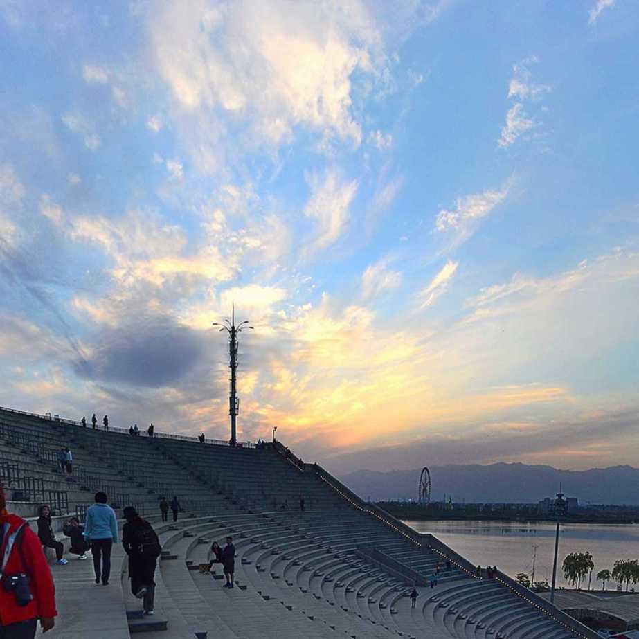 银川览山公园&mdash;&mdash;感受夕阳下仿古罗马斗兽场的建筑物造型